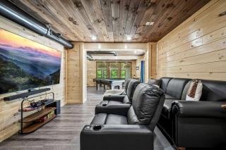 Luxurious Cabin in the Mountains with Game Room in Sevierville, Tennessee - 2