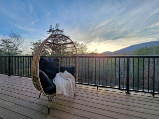 Luxurious Cabin in the Mountains with Game Room in Sevierville, Tennessee - 1