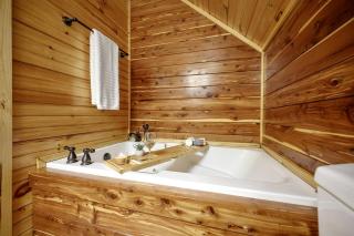 Gorgeous Spacious Log Cabin with Hot Tub Surrounded by Trees and Close to Broken Bow Lake in Hochatown, Oklahoma - 4