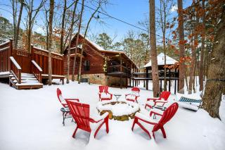 Gorgeous Spacious Log Cabin with Hot Tub Surrounded by Trees and Close to Broken Bow Lake in Hochatown, Oklahoma - 1