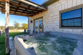Heavenly Cottage with Jacuzzi Ideal for Couples in Fredericksburg, Texas - Fredericksburg - 9