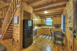 Outstanding Cabin Nestled Amidst Trees and Hot-tub Provided in Blue Ridge, Georgia - Blue Ridge - 0