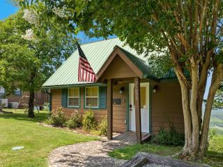Magnific Secluded Cabin with Hot-tub in Mentone, Alabama - 0