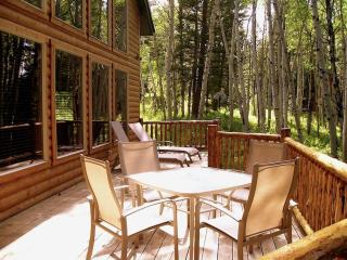 Rustic Family Cabin Nestled Among the Towering Trees in Idaho - Staley Springs - 8