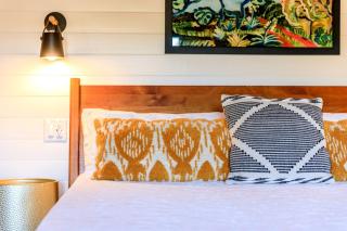 Luxury Tented Cabin Glamping Escape, with River Access in Ingram, Texas - Hunt - 6