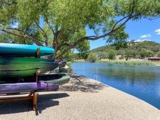Luxury Tented Cabin Glamping Escape, with River Access in Ingram, Texas - Hunt - 2