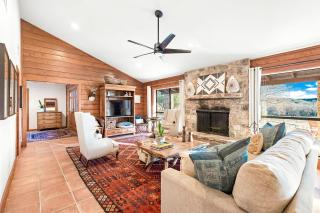 Impressive Modern Cabin with Beautiful Interior and Exterior in Ingram, Texas - Ingram - 4