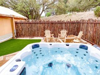 Luxury Cabin, with Hot-Tub Access in Ingram, Texas for Relaxing Weekends Away - Ingram - 0