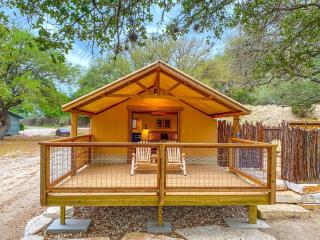 Luxury Cabin, with Hot-Tub Access in Ingram, Texas for Relaxing Weekends Away - Ingram - 9