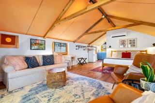 Luxury Cabin, with Hot-Tub Access in Ingram, Texas for Relaxing Weekends Away - Ingram - 6
