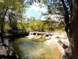 Luxury Cabin, with Hot-Tub Access in Ingram, Texas for Relaxing Weekends Away - Ingram - 2
