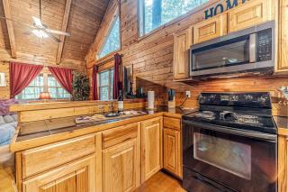Cozy Secluded Cabin with Fire Pit and Barbecue and Access to Fantastic Hiking Trails in Cleveland, Georgia - Cleveland - 8