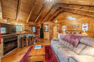 Cozy Secluded Cabin with Fire Pit and Barbecue and Access to Fantastic Hiking Trails in Cleveland, Georgia - Cleveland - 4