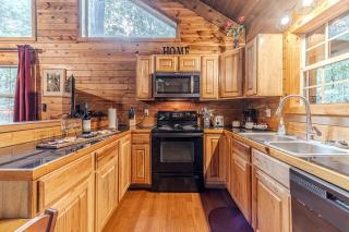 Cozy Secluded Cabin with Fire Pit and Barbecue and Access to Fantastic Hiking Trails in Cleveland, Georgia - Cleveland - 2