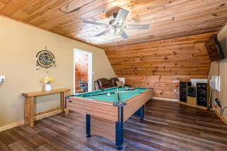 Cute Cabin with Pool Table and Hiking Trails in Cleveland, Georgia - Cleveland - 4