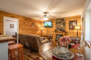 Cute Cabin with Pool Table and Hiking Trails in Cleveland, Georgia - Cleveland - 2