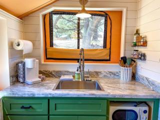 Beautiful Glamping Tented Cabin in Ingram, Texas, with Access to the Guadalupe River - Hunt - 9