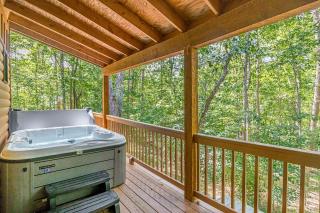 Impressive Secluded Cabin with Fire Pit, Pool Table, Barbecue and Hot-tub in Cleveland, Georgia - Cleveland - 9