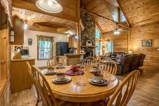 Impressive Secluded Cabin with Fire Pit, Pool Table, Barbecue and Hot-tub in Cleveland, Georgia - Cleveland - 5