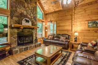 Impressive Secluded Cabin with Fire Pit, Pool Table, Barbecue and Hot-tub in Cleveland, Georgia - Cleveland - 3