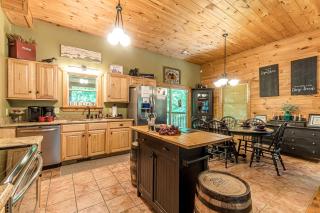 Relaxing Cabin with Screened Porch in Sautee Nacoochee, Georgia - Sautee Nacoochee - 8