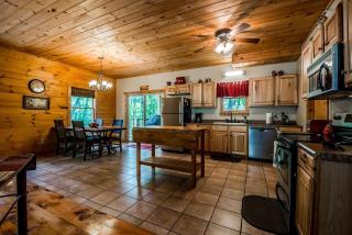 Breathtaking Wooden Cabin with Pool Table and Fire Pit in Sautee Nacoochee, Georgia - Sautee Nacoochee - 6