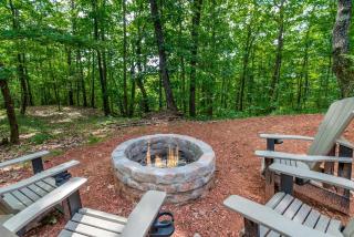 Breathtaking Wooden Cabin with Pool Table and Fire Pit in Sautee Nacoochee, Georgia - Sautee Nacoochee - 3