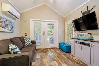 Riverfront Tiny House with Fire Pit in Seguin, Texas - Seguin - 2