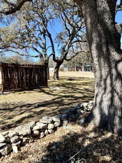 Efficiency-Style Cabin with Spa Lovely for a Couples Escape in Hunt, Texas - Hunt - 9
