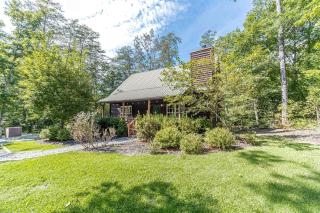 Impressive Cabin with Fireplace and Hot-tub in Sautee Nacoochee, Georgia - Sautee Nacoochee - 0