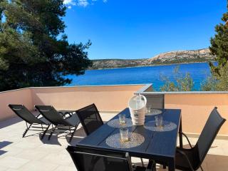Villa Olivija-direkt am Strand! - Stara Novalja - 1