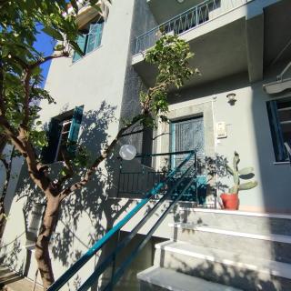 Bluehouse with a garden in the city center - Mitilene - 2