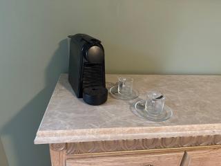 Spacious Home with large Pool and Backyard - Mississauga - 1