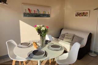 Cozy retreat near the beach terraces and parking - 4