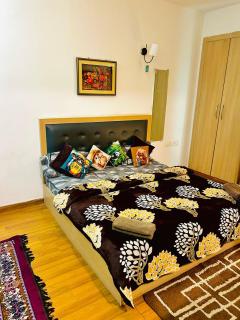 Noida Golden Suits By - Near Metro 142 And Expo Mart - Noida - 8
