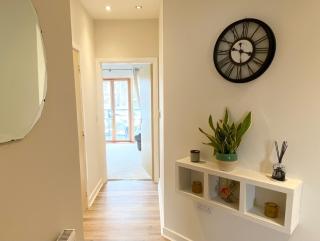 Stunning Marina Apartment - 9
