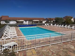 Mini villa T2, 200 m de la plage, piscine chauffée, jardin - 0