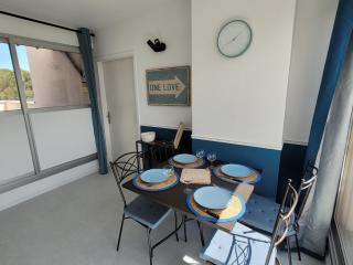 Piscine & Soleil à Hyères - T3 spacieux avec Clim & Extérieurs - 5