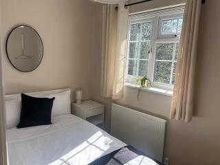 The Canal House Summer Getaway City Centre Cardiff Bay with Parking - 3