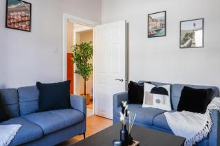 Sanjo Suite - Sleek 2BR Home with Parking & WIFI - 9