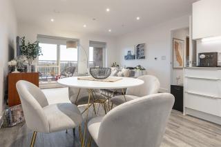 Modern 2BD Apt w/ Balcony & Parking - Near London - Shephall - 8