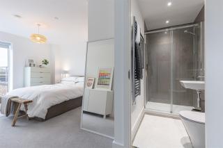 Modern 2BD Apt w/ Balcony & Parking - Near London - Shephall - 5