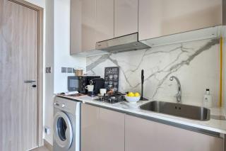 Frank Porter - Azizi Riviera 16 - 4