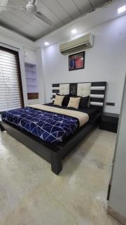 VacationBuddy Opulent Homestay 2 BHK Pitampura NSP - Neu-Delhi - 8
