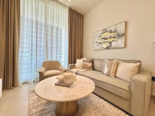 Chic Jvc 1br Pool Access, Balcony & Parking - 1