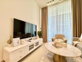 Chic Jvc 1br Pool Access, Balcony & Parking - 2