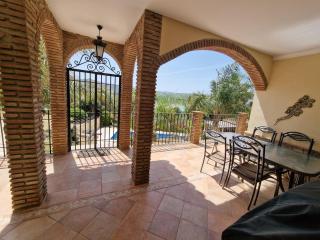 Exclusive Lakeside Villa with Private Pool & Total Privacy - Viñuela - 4