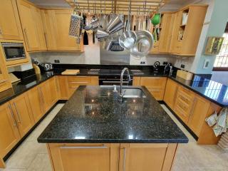 Exclusive Lakeside Villa with Private Pool & Total Privacy - 3