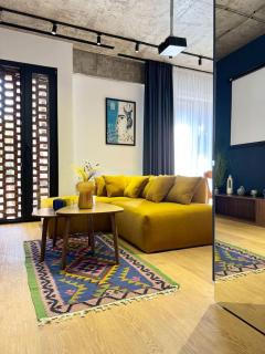 Dan's Contemporary Flat with a Home Cinema - Tbilisi - 0