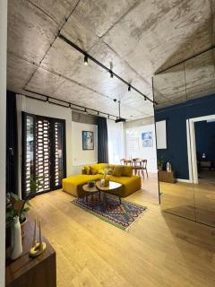 Dan's Contemporary Flat with a Home Cinema - Tbilisi - 8
